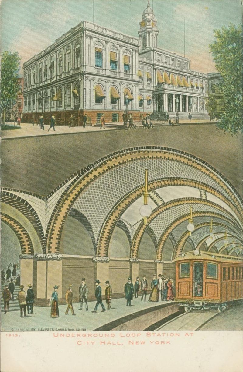 Postcard showing City Hall and the station, c. 1913 image credit: By Illustrated Post Card and Novelty Company - eBay store Web pages: (description): http://cgi.ebay.com/Underground-Loop-Station-at-City-Hall-New-York-City_W0QQitemZ400017702801QQcmdZViewItemQQptZLH_DefaultDomain_0?hash=item400017702801&_trksid=p3911.c0.m14&_trkparms=72%3A1205%7C66%3A4%7C65%3A12%7C39%3A1%7C240%3A1318 (image): http://al-g.smugmug.com/photos/436274547_uSkN2-O.jpg, Public Domain, https://commons.wikimedia.org/w/index.php?curid=5518681